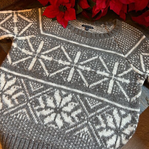 AEO Wool Blend Snowflake Sweater (like NEW) - Picture 5 of 13